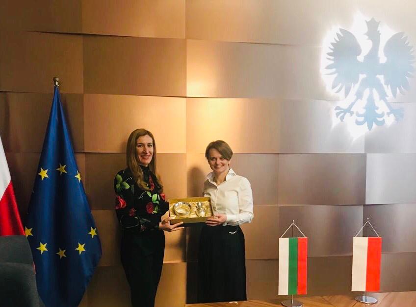 Министър Ангелкова проведе във Варшава работна среща с министъра на  развитието на Полша Ядвига Емилевич | Министерство на туризма