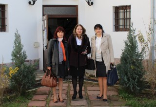 Заместник - министър Ирена Георгиева заедно с ресорния заместник - кмет на Видин - Борислава Борисова и Цецка Цокова – старши експерт „Туризъм и работа с НПО“ в дирекция „Хуманитарни дейности“ на община Видин