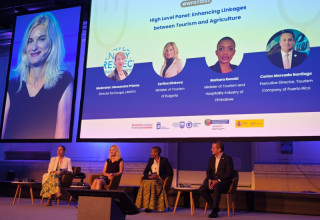 Зарица Динкова: "С гастрономическо пътуване във времето можем да върнем вкусовете на българския регион до древността" Зарица Динкова: "С гастрономическо пътуване във времето можем да върнем вкусовете на българския регион до древността"