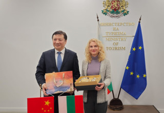 Зарица Динкова: Посещенията на китайски туристи у нас ще се увеличат чрез подобряване на свързаността между двете страни