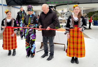 Министър Зарица Динкова даде старт на ски сезона и откри новия шестседалков лифт в Пампорово