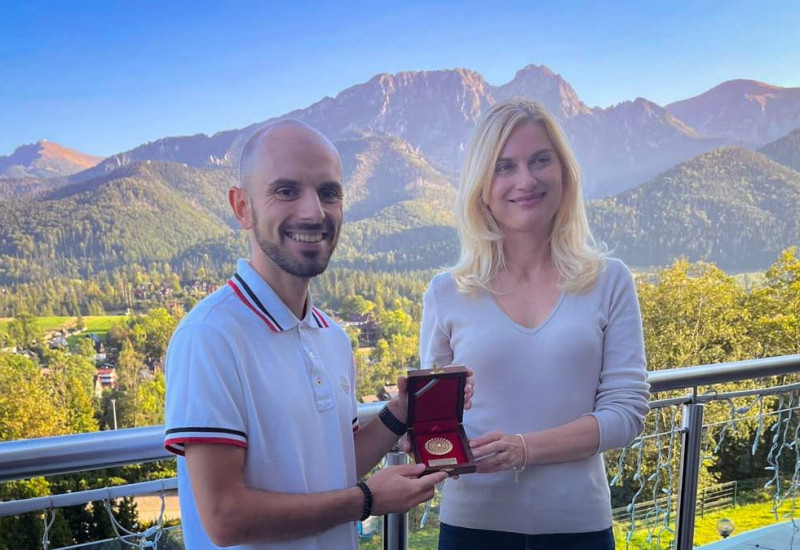 During her working visit to Poland, the Minister of Tourism Zaritsa Dinkova met with Vladimir Zografski, who is a Bulgarian ski jumper and world champion. They discussed a wide range of topics related to tourism and sport. "I believe that the best ambassadors for Bulgaria are the people who carry it in their hearts. Whose eyes see it with love," Minister Dinkova stressed. "Tourism provides immense opportunities for the growth of our economy. It is also one of the most powerful and successful tools for soft 